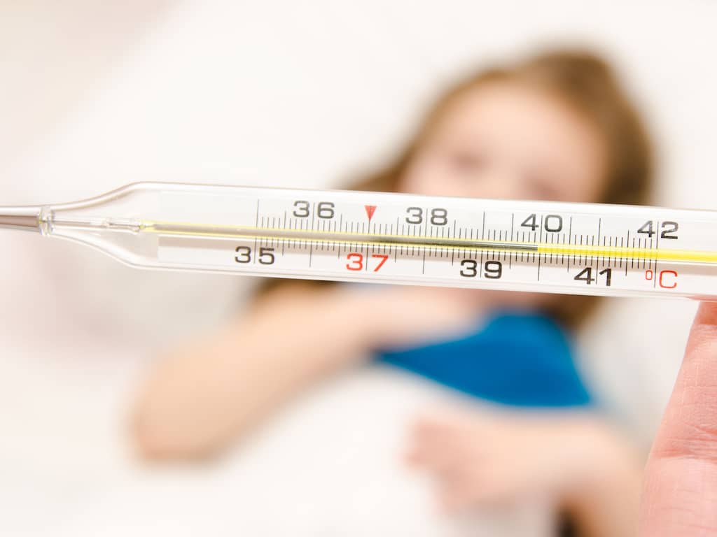 Doktersadvies: Wanneer koorts met vlekjes gevaarlijk is bij kinderen | NU Het laatste nieuws het eerst op