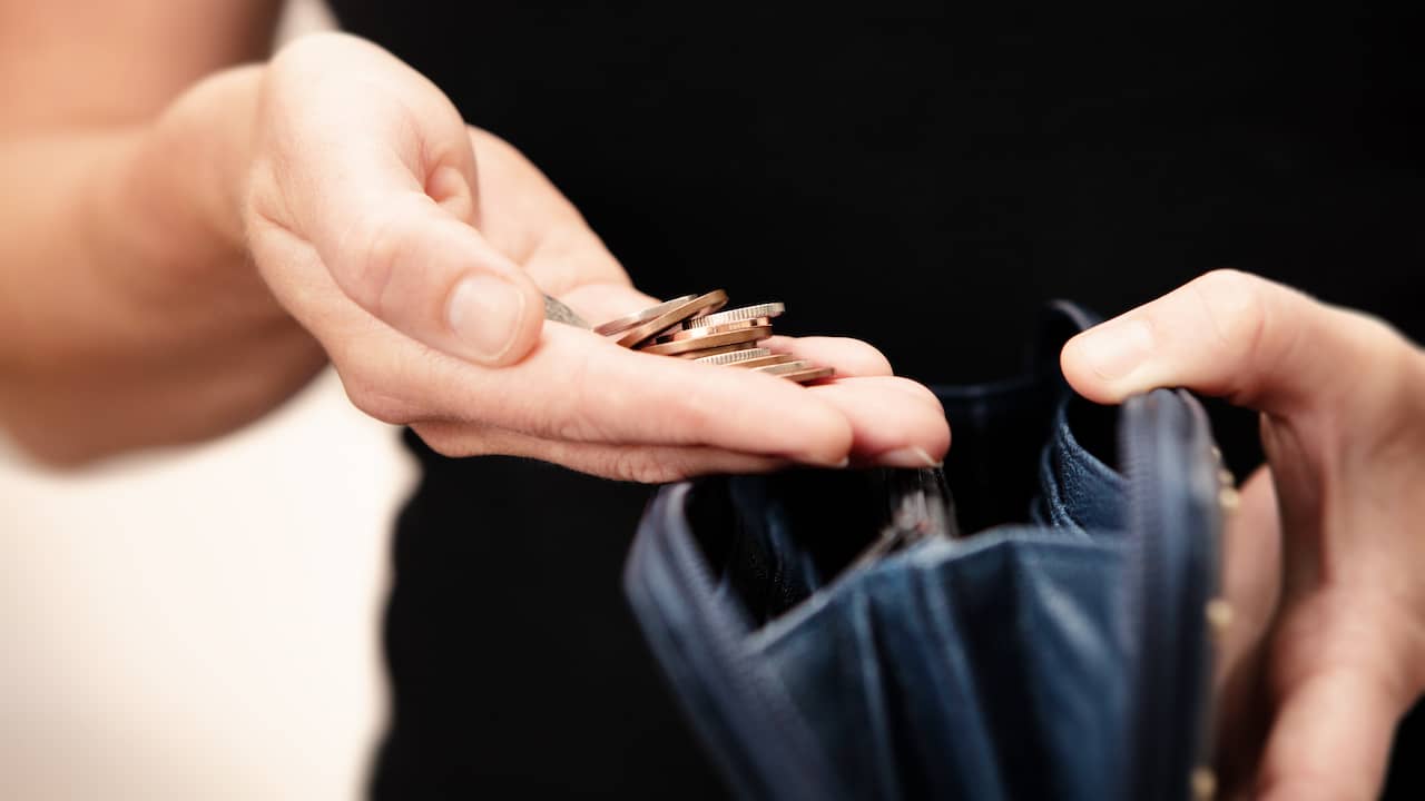 Loonkloof tussen hoger-en lageropgeleide stijgt, ook tussen man en vrouw