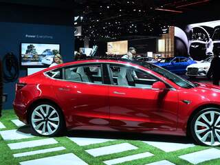 Tesla verhoogt prijzen duurdere modellen en sluit minder winkels