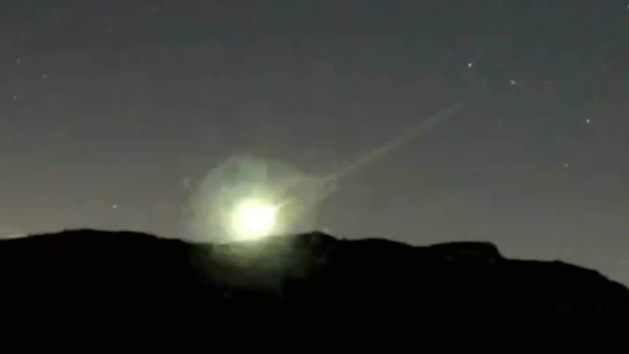 Beeld uit video: Meteoor verlicht hemel boven kust van Spanje