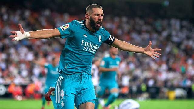 Karim Benzema viert zijn winnende goal tegen Valencia.