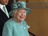Koningin Elizabeth voor het eerst sinds maart in het openbaar verschenen