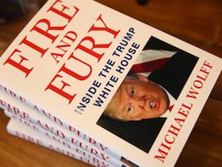 Schrijver omstreden boek over Donald Trump in College Tour