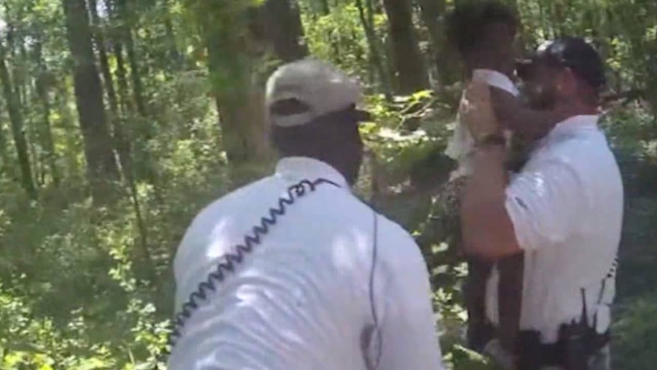 Politie vindt tweejarig vermist meisje terug in bossen in Georgia