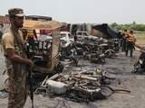 Zeker 146 doden bij brand door gekantelde tankwagen in Pakistan