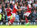 Arsenal verstevigt koppositie dankzij winst in derby tegen tiental Tottenham