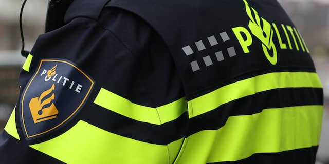 Politie beëindigt illegaal feest in bedrijfspand Helmond. (via @NUnl)