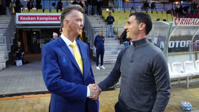 Van Gaal trok zijn belofte niet in toen hij bondscoach van Oranje werd. En dus staat hij vrijdagavond met Telstar tegenover Jong AZ, waar zijn voormalige pupil Maarten Martens coacht.