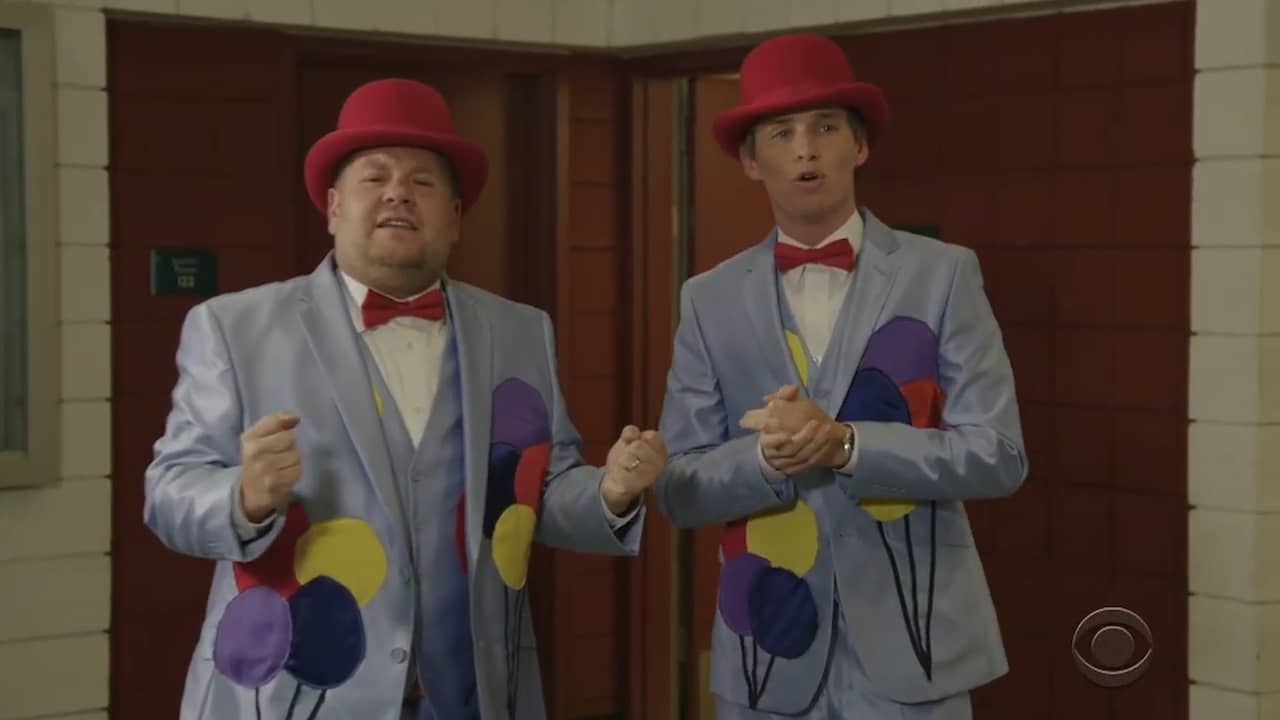 James Corden en Eddie Redmayne leveren muzikale telegrammen af