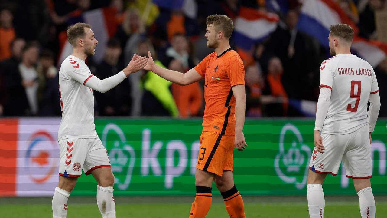 Christian Eriksen na afloop met Matthijs de Ligt.