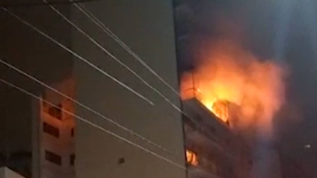 Beeld uit video: Grote brand breekt uit in Argentijnse flat