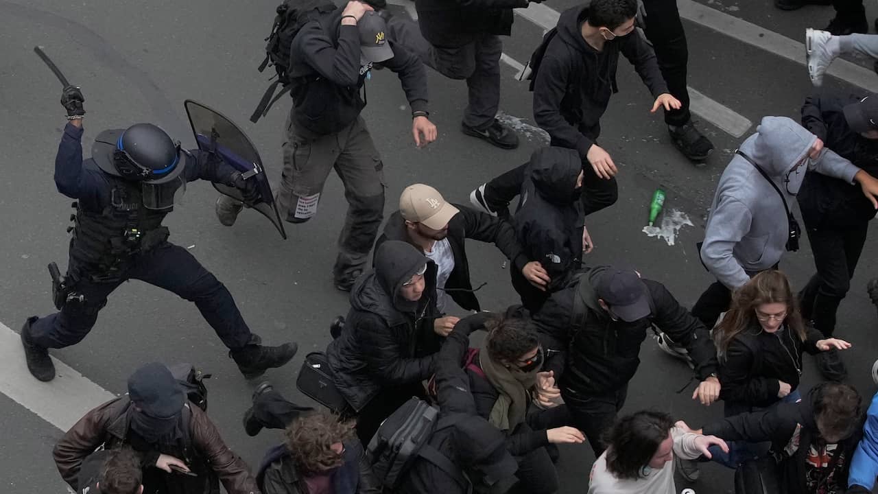 Human rights organizations criticize the actions of the French police during the protests |  outside
