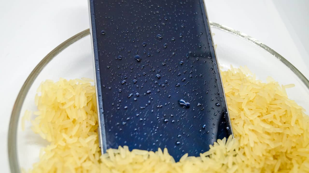 Is rice bad for your wet smartphone?  |  Live smarter