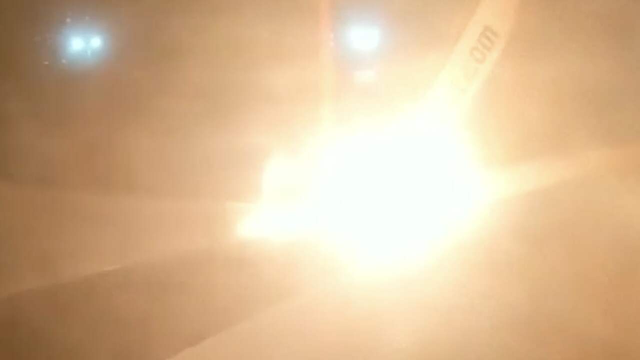 Beeld uit video: Deel vliegtuigvleugel in brand na botsing in Toronto