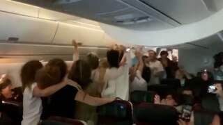 Feest barst los in vliegtuig met Argentinië-supporters