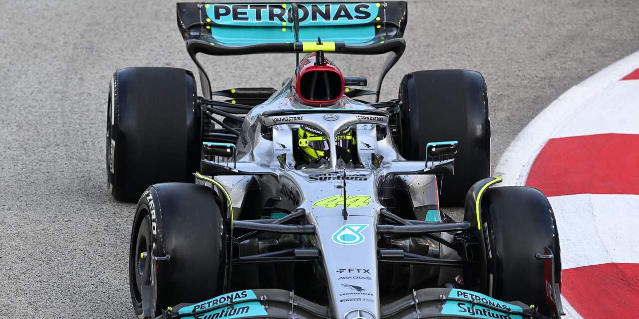 Hamilton verrast Verstappen en Leclerc in eerste training GP Singapore