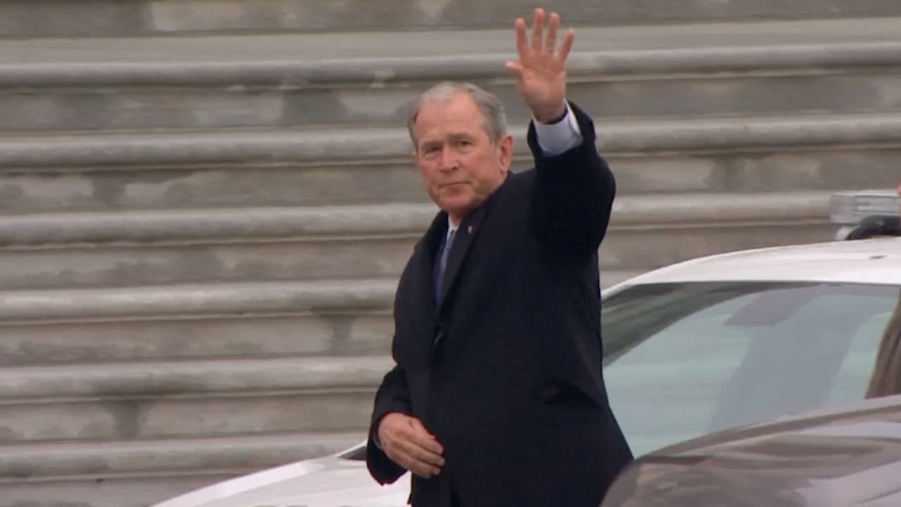 Beeld uit video: Bushes, Trumps en Clintons van de partij bij inauguratie Washington