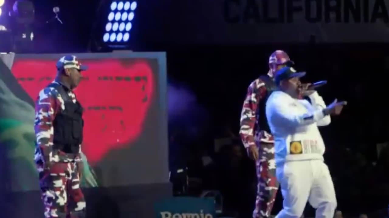 Beeld uit video: Chuck D treedt met Public Enemy op bij campagne Bernie Sanders