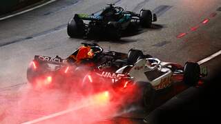 Bekijk de matige start van Verstappen in Singapore
