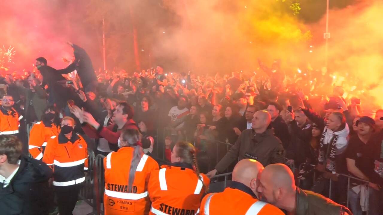 Beeld uit video: Duizenden NEC-supporters feesten na promotie club