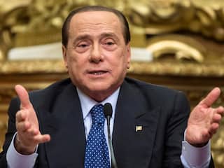 Met corona besmette Berlusconi opgenomen in ziekenhuis met longontsteking