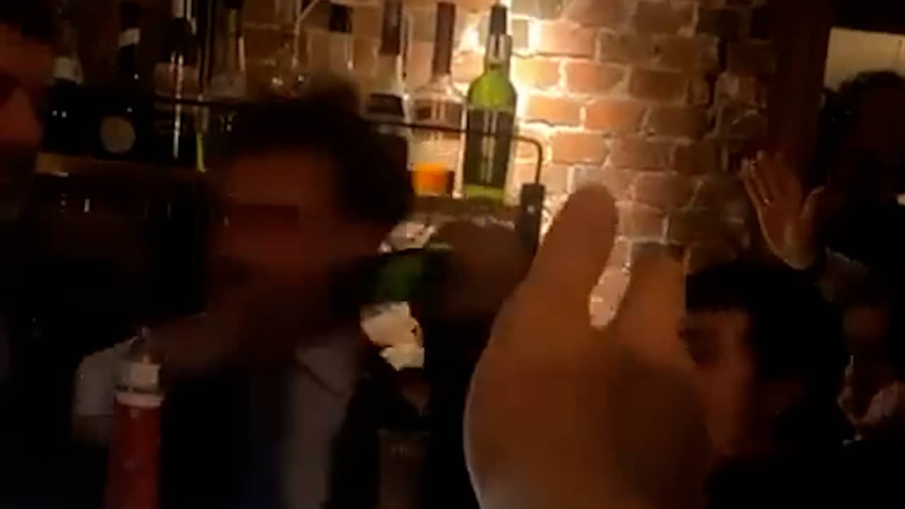 Image from video: Baudet attacked with a bottle in a Groningen café