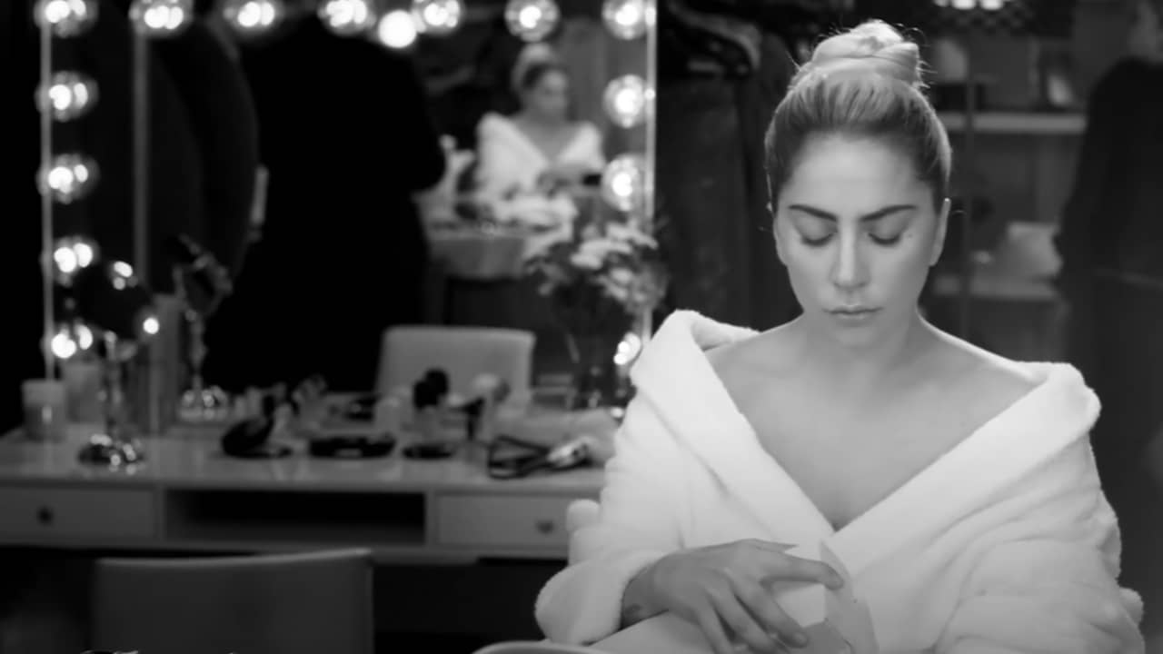 Beeld uit video: Lady Gaga - Million Reasons