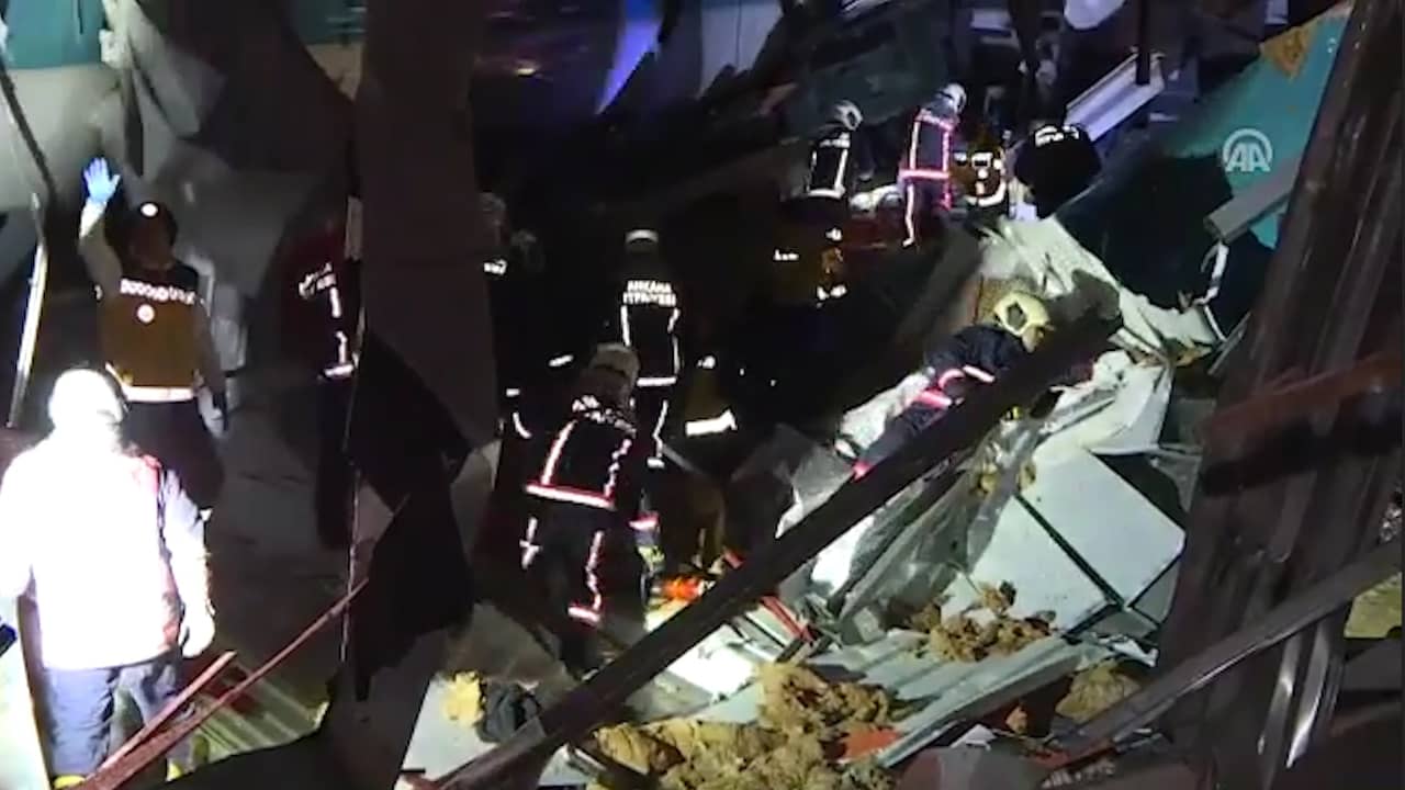 Beeld uit video: Dronebeelden tonen ravage na treinongeluk Ankara