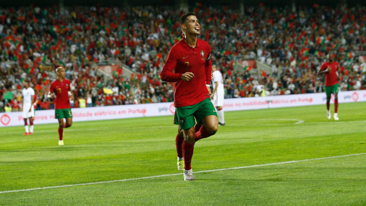 Cristiano Ronaldo scoorde tegen Qatar door een voorzet van Diogo Dalot binnen te schieten.