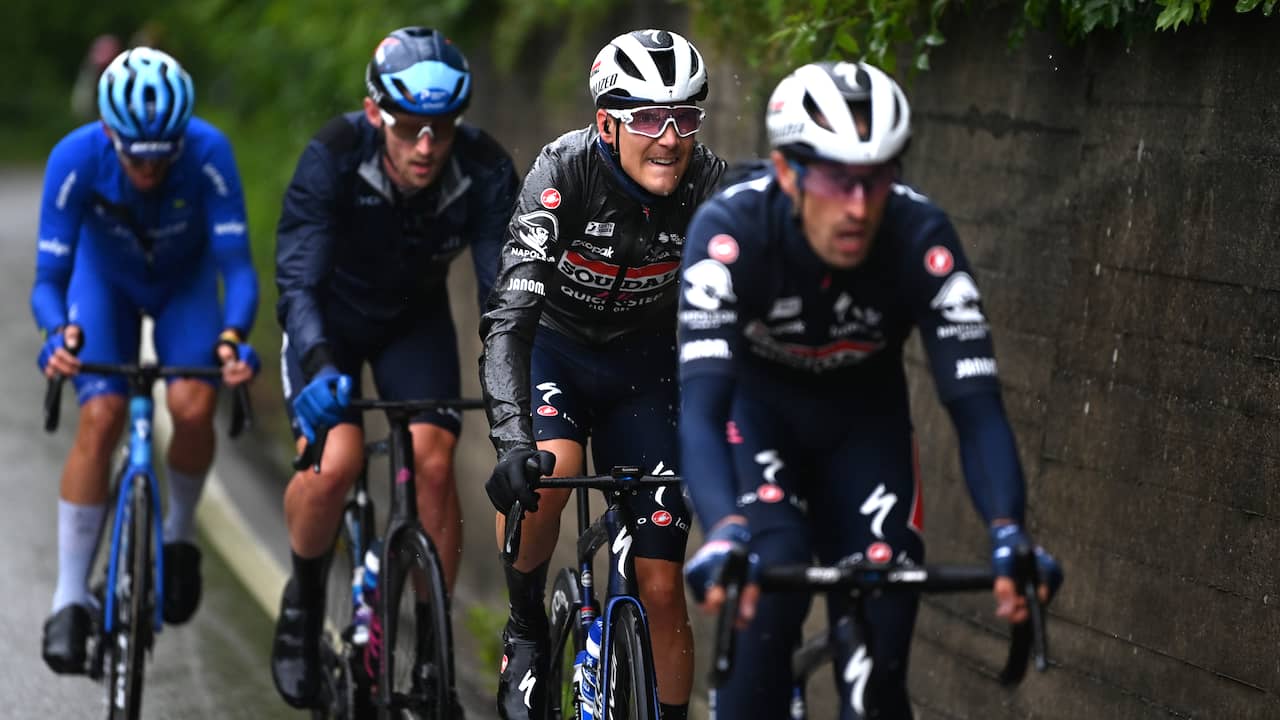 Corona continua a tormentare il Giro: quattro compagni di Evenepoel non partono più |  Bicicletta