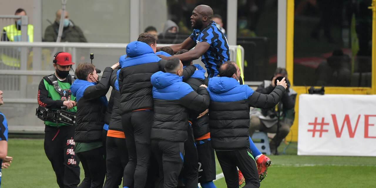Inter klopt Milan in strijd om koppositie, Van den Brom weer onderuit met Genk