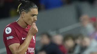 Núñez geeft kopstoot en krijgt rood in eerste thuisduel voor Liverpool