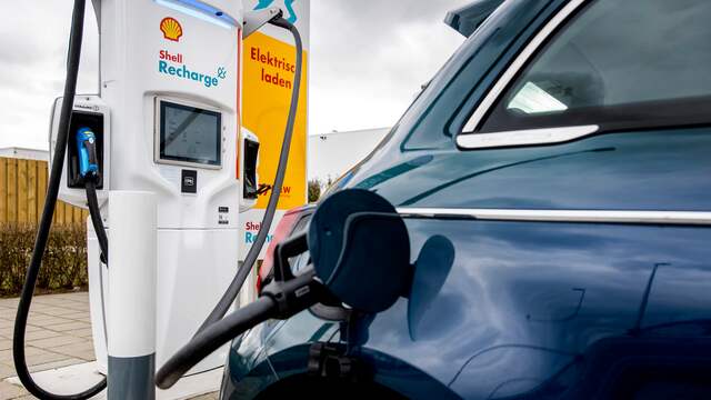 Energieprijsschommelingen voor publiek laden hebben weinig tot geen invloed op prijzen, zegt NewMotion