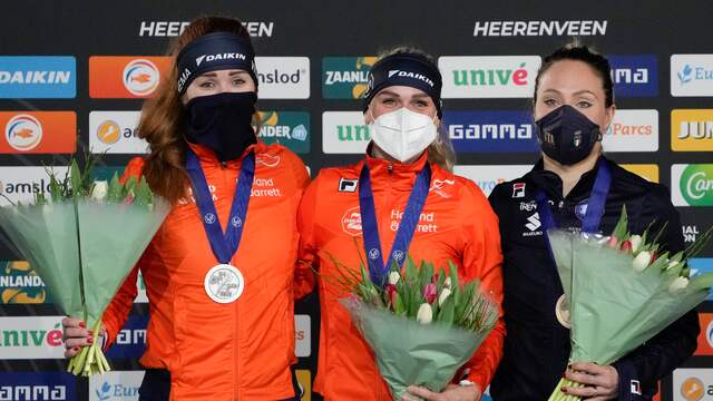 Irene Schouten pakte ten koste van Antoinette de Jong de Europese titel op de 3 kilometer.