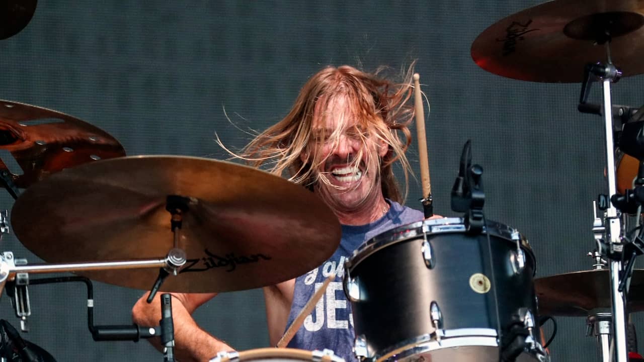 Beeld uit video: Foo Fighters-drummer Taylor Hawkins (50) overleden tijdens tournee