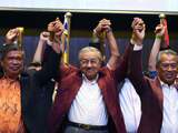 Oppositieleider (92) boekt verrassende overwinning bij verkiezingen Maleisië