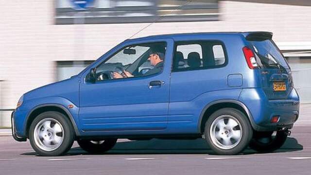 In de Suzuki Ignis zit je net iets hoger. De auto is er ook als vijfdeursversie.