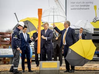 Koning Willem-Alexander geeft het startsein voor de bouw van het eerste waterstofnetwerk.