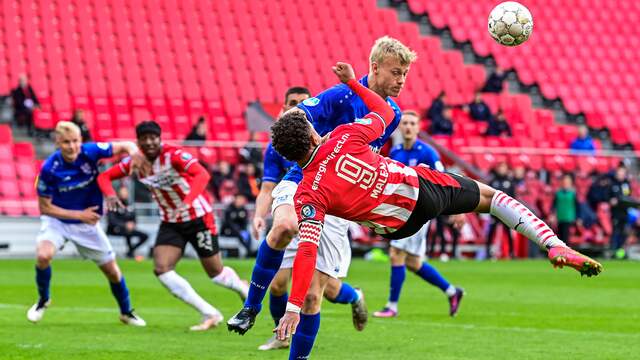 Ook gelegenheidsaanvoerder Donyell Malen kon PSV niet behoeden voor puntenverlies.