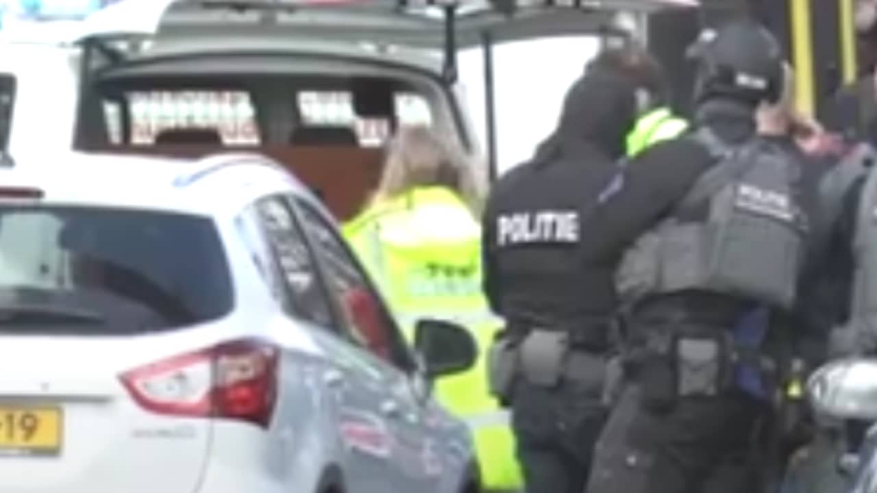 Beeld uit video: Hulpdiensten massaal aanwezig na aanslag in tram Utrecht