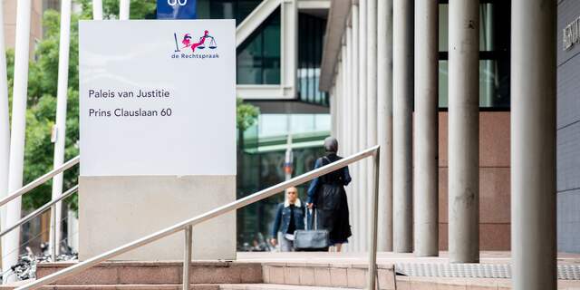 TE LAGE Celstraf voor ex-officier Vincent Leenders van justitie voor ontucht met minderjarige!