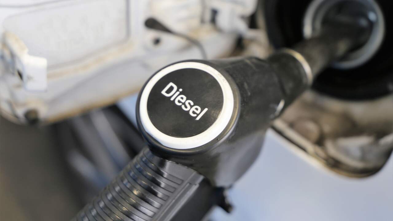 The price of diesel drops by more than 12 cents in a week, now as expensive as gasoline |  Economy