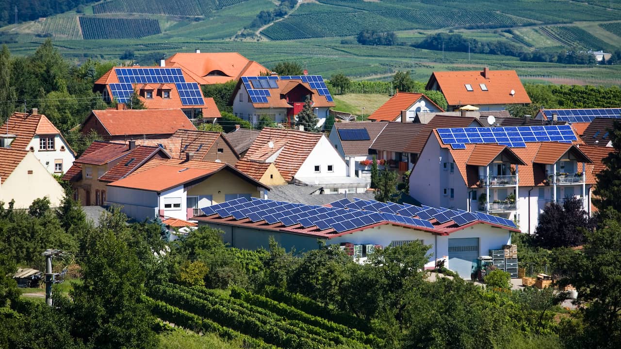 German Solar Panel Installations Skyrocket in 2023, Expected to Rise Further in 2024