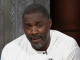 Idris Elba toont 'sexy blik' aan Stephen Colbert