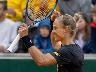 Rus verslaat Kerber op Roland Garros: 'Al haar Grand Slam-zeges op tv gezien'