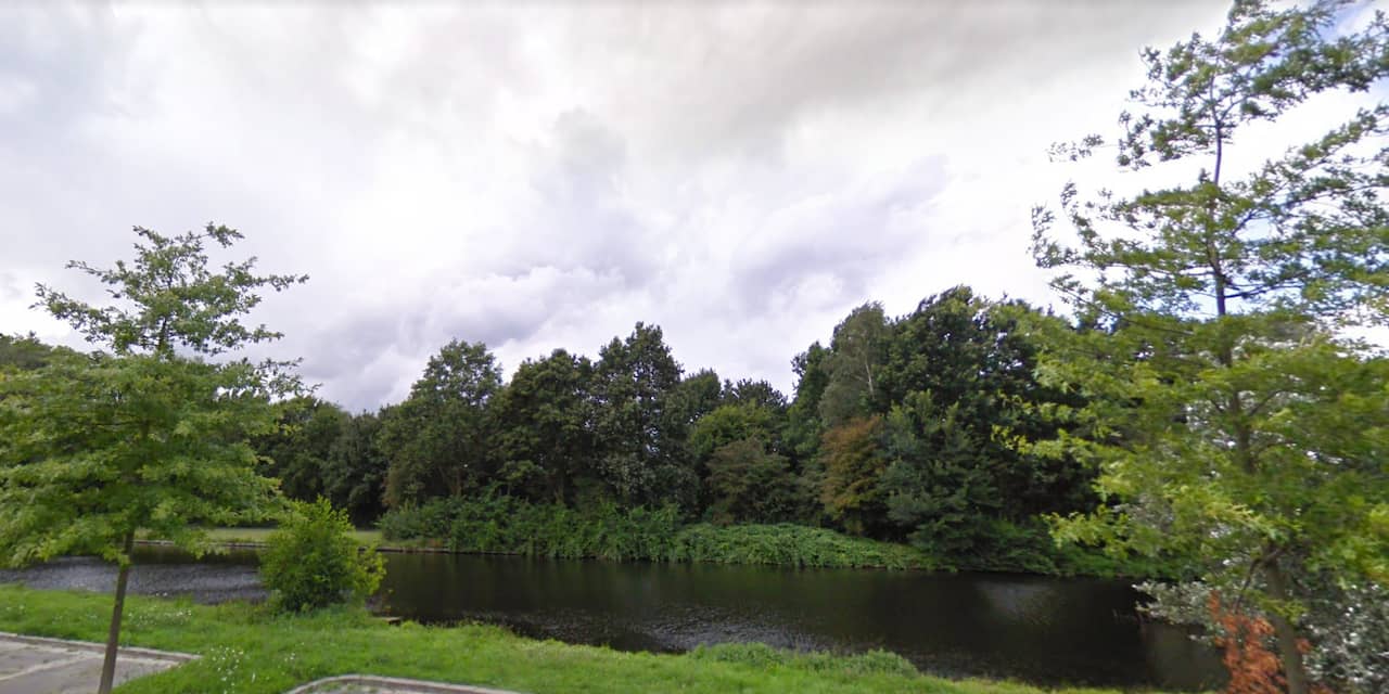 Gemeente Alphen aan den Rijn brengt coronacirkels aan in Park Zegersloot