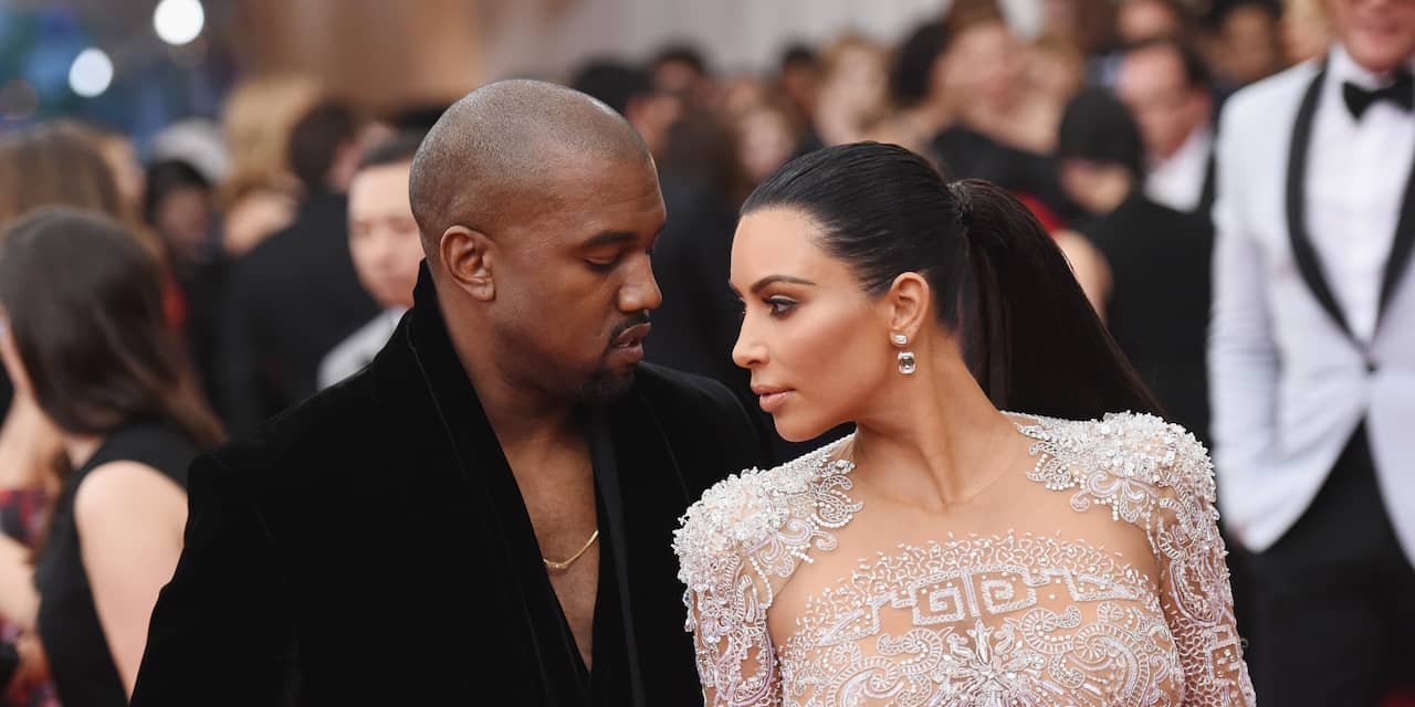 Kim Kardashian huurt basketbalstadion voor jarige Kanye West