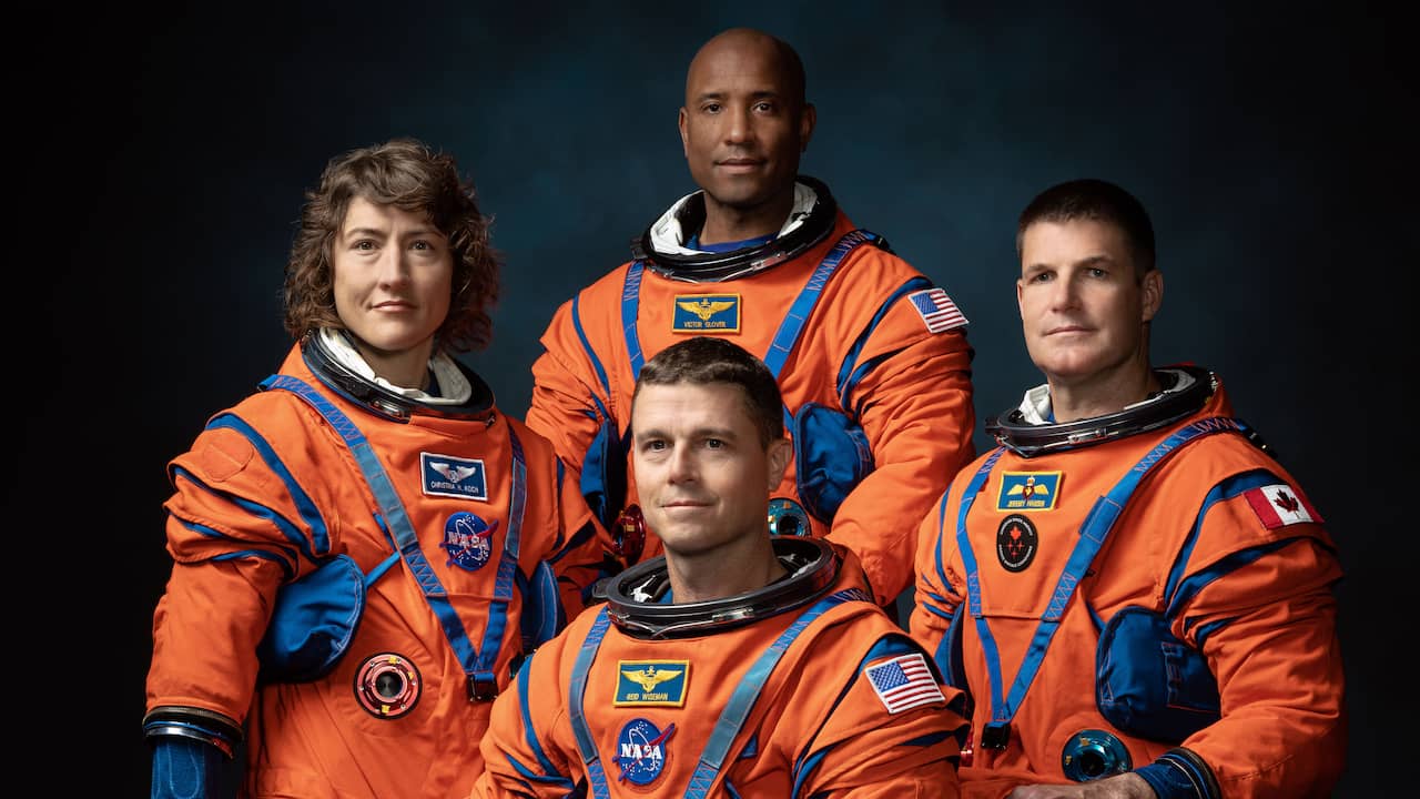 Keempat astronot menandai penerbangan berawak pertama ke Bulan dalam lebih dari lima puluh tahun |  Teknologi dan sains