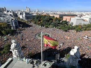 Groot protest in Madrid tegen Catalaans pardon van Spaanse premier Sánchez