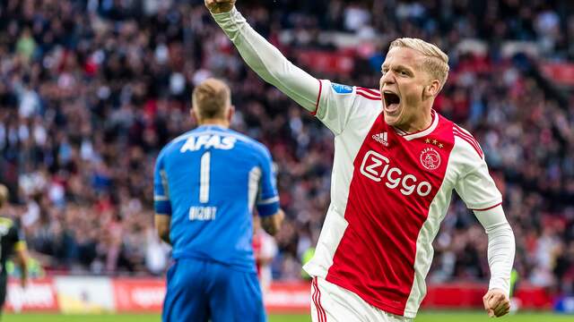 Ajax loopt na rust uit naar ruime voorsprong tegen AZ